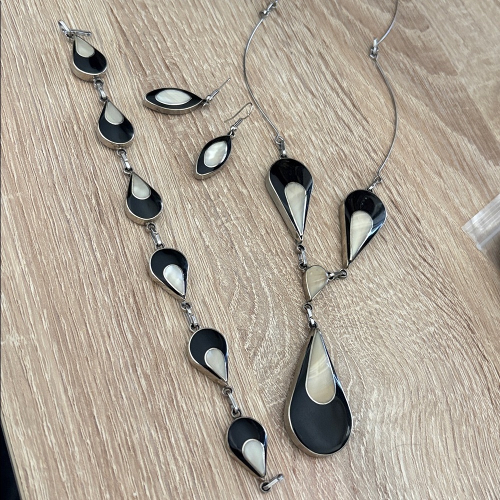 Vintage REVERSIBLE, necklace, bracelet, and earring mother of pearl set